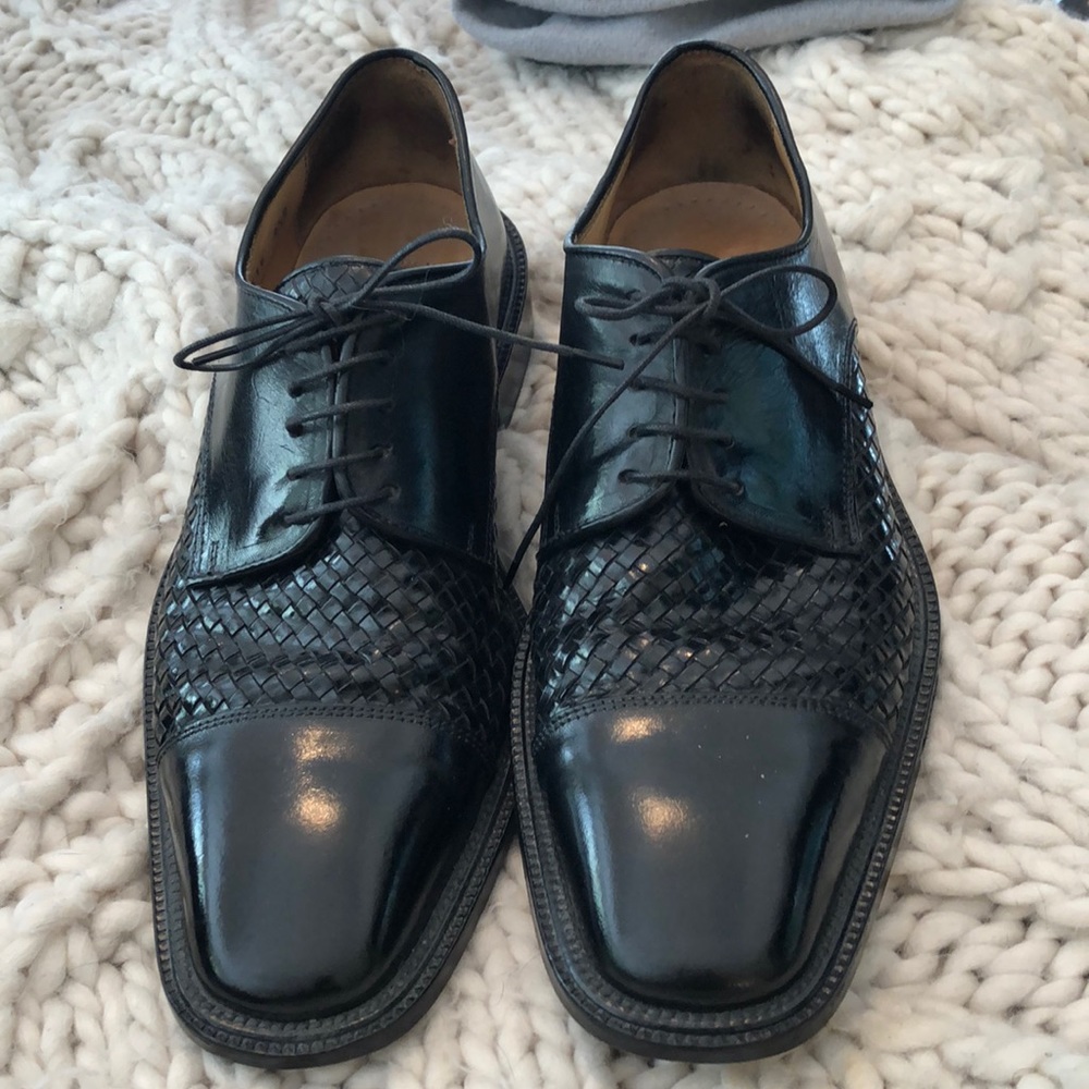 Saks fifth Ave Folio lace up sz 9.5